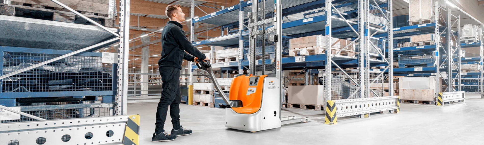 STILL_Hauptbuehne_Fahrzeuge_Neufahrzeuge_Hochhubwagen_3840x1400